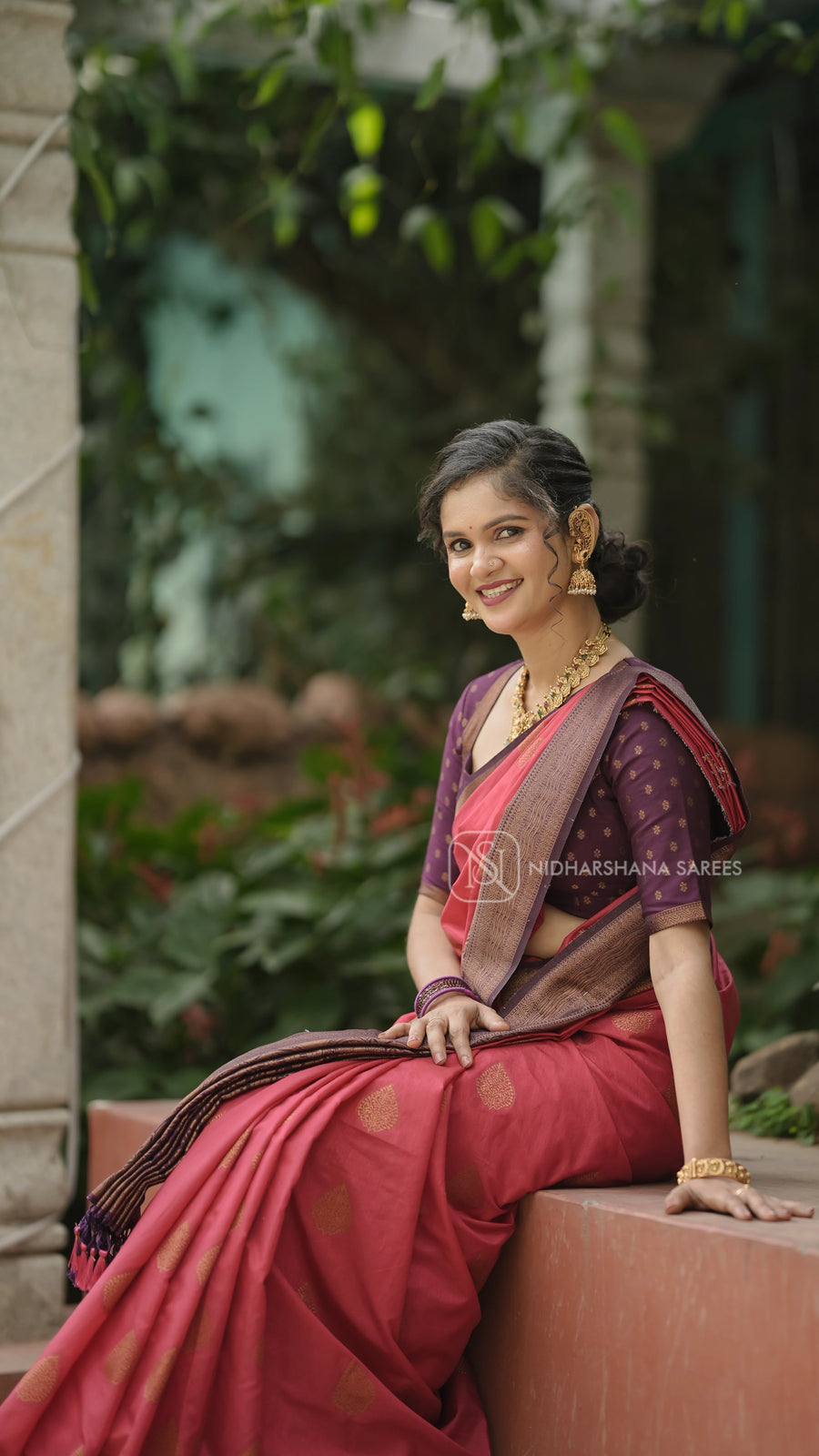 Linen By Tussar With Antic Zari Butta And Contrast Border