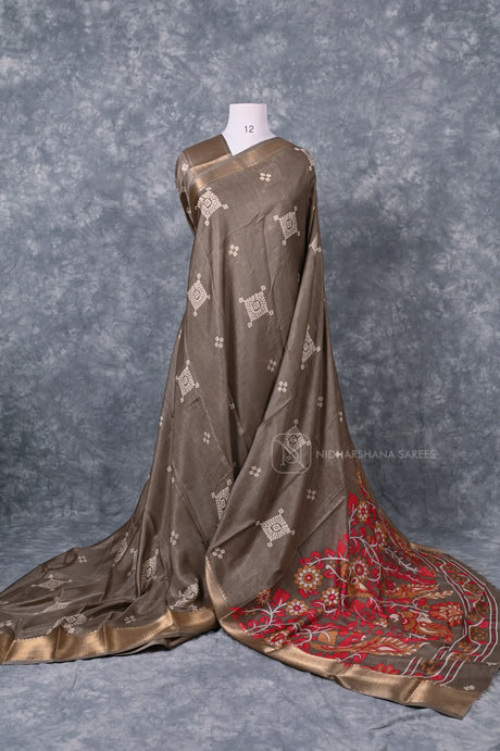 Semi Dola With Digital Print And Zari Border
