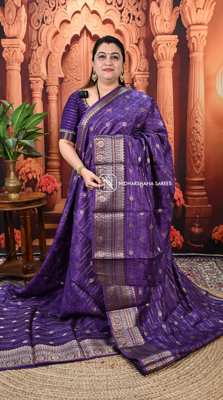 Semi Dola With Zari Lines And Zari Butta Concept