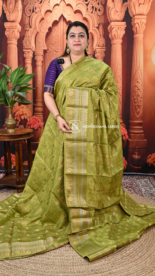 Semi Dola With Zari Lines And Zari Butta Concept