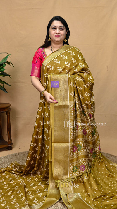 Muslin Georgette With Zari Border