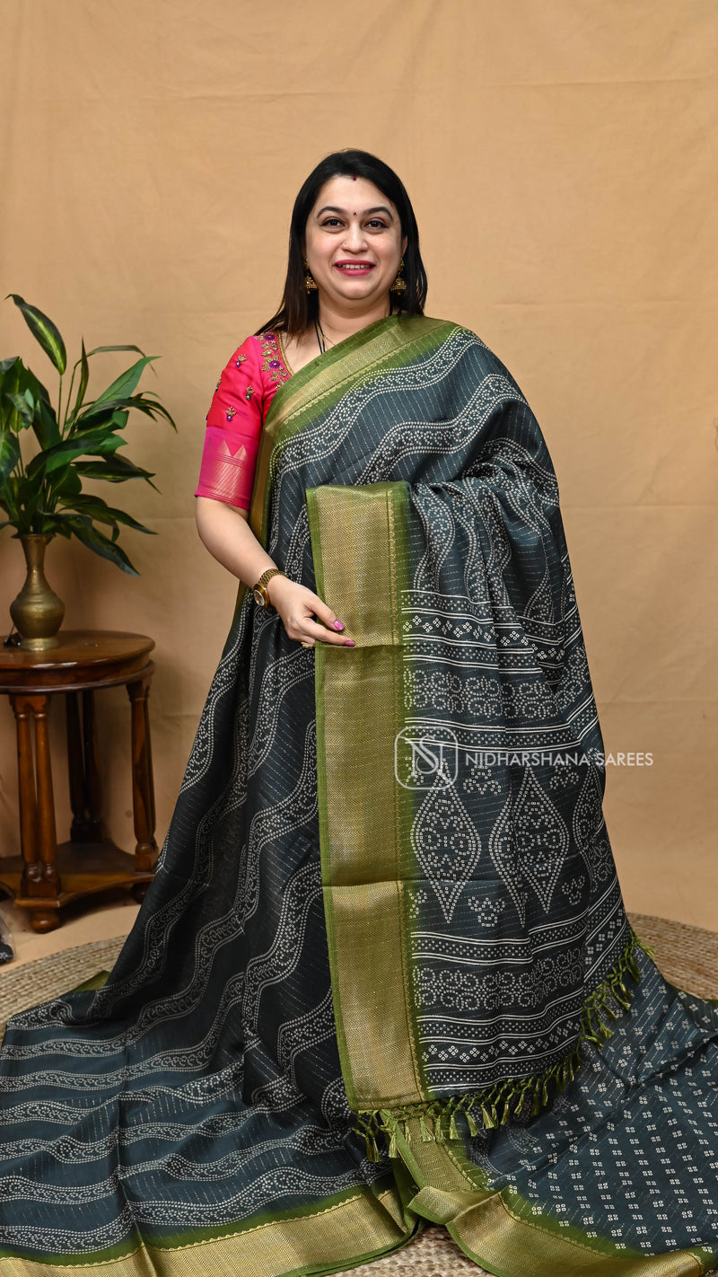 Semi Dola With Zari Lines And Zari Border