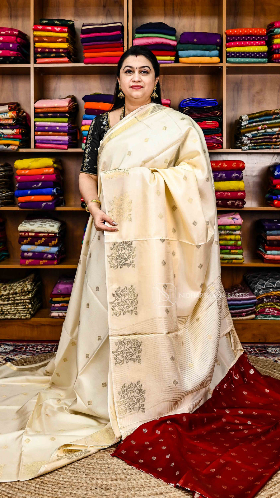 Premium Viscose Dola With Zari Butta And Zari Border Concept