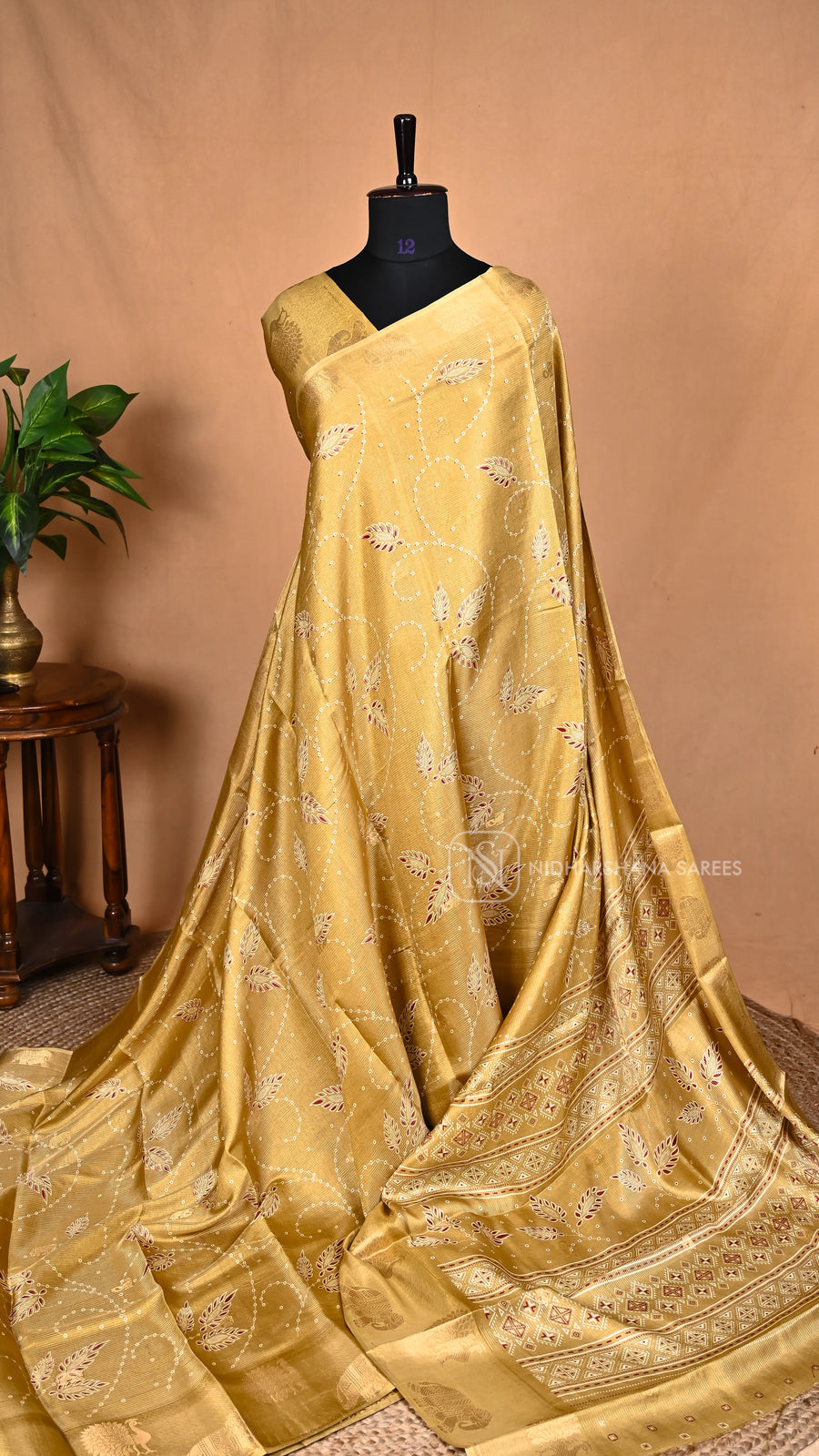 Semi Dola With Zari Lines And Zari Border