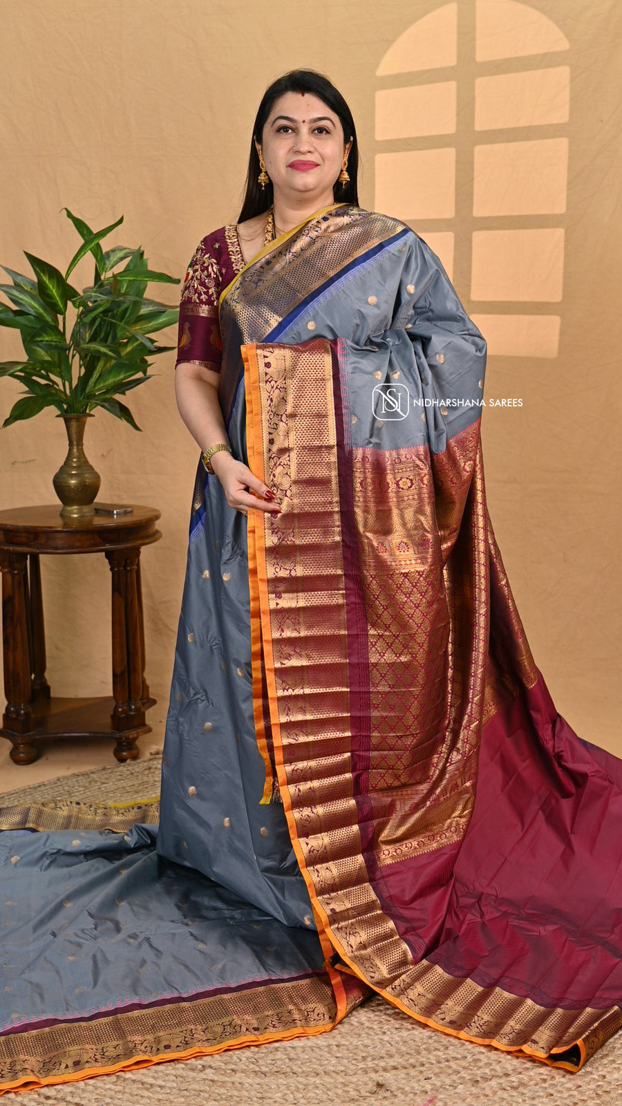 Semi Gadwal With Zari Butta And Contrast Zari Border